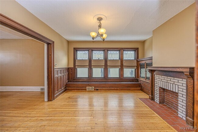 Building Photo - 507 W Delavan Ave