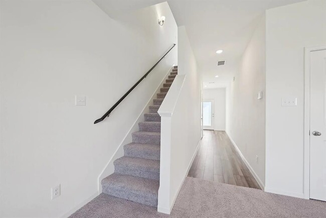 Building Photo - 1109 Delta Crst