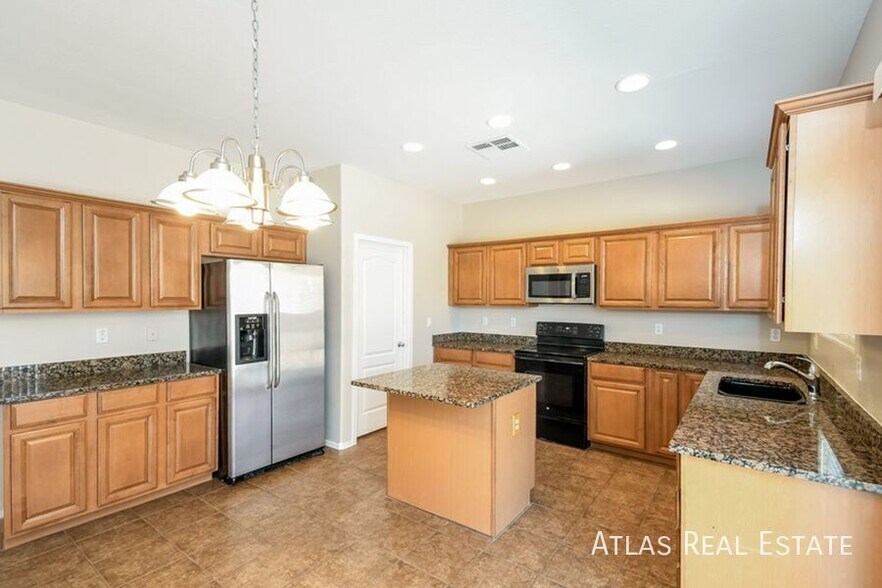 Building Photo - 1118 E Desert Springs Way