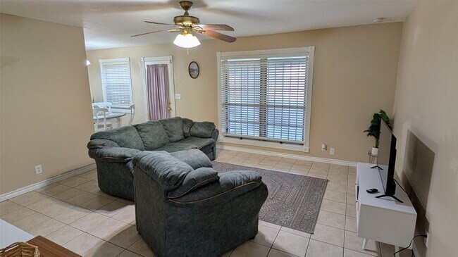 Building Photo - 10227 Gulf Meadows Dr