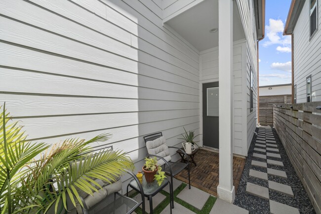 Building Photo - 9555 Neuens Rd