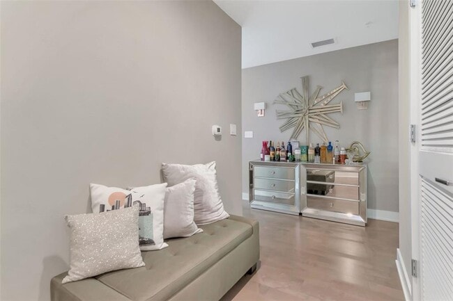 Building Photo - 1120 E Kennedy Blvd