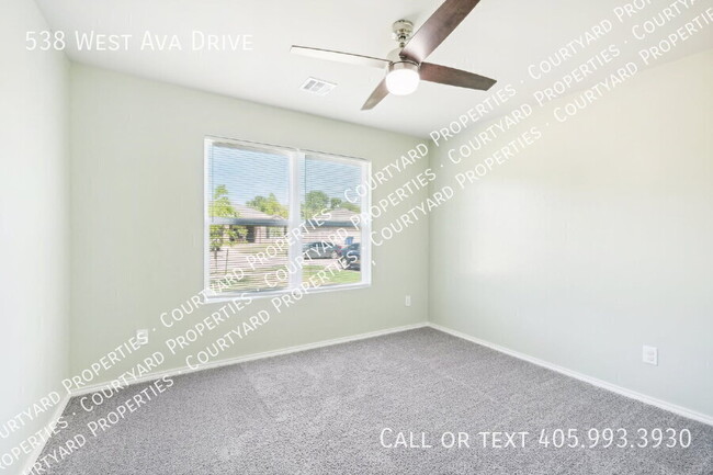 Building Photo - 538 W Ava Dr