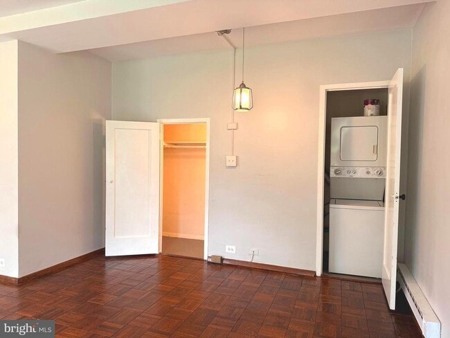 Building Photo - 3211 Ravensworth Pl