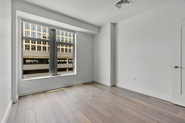 Building Photo - 375 Canal St