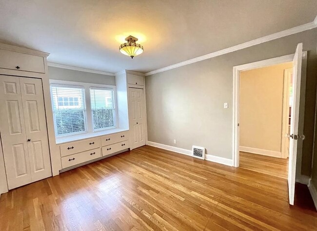 Building Photo - 1127 Clark Way