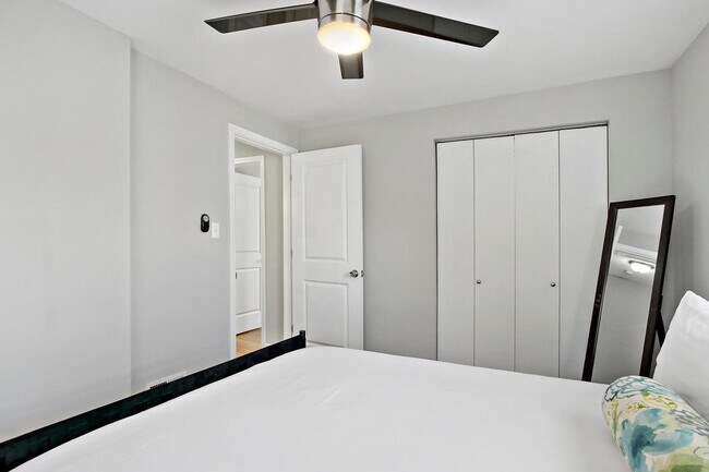 Building Photo - 5068 N Parkside Ave