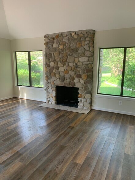 Building Photo - 152 Wintergreen Way
