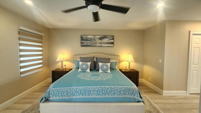 Building Photo - 1851 Corsica Dr