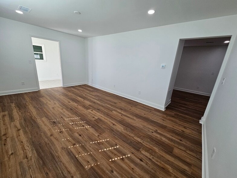 Building Photo - 61 Edwards Ave