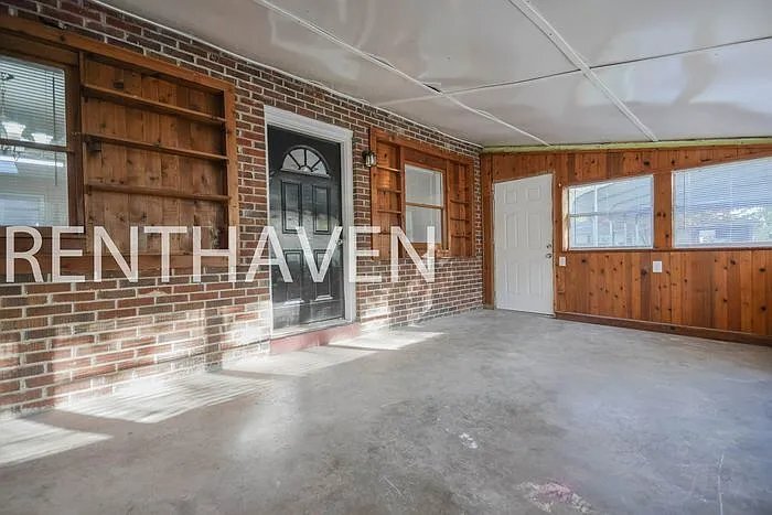Building Photo - 2119 Porter Dr