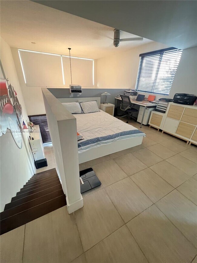 Building Photo - 498 SW 2nd St