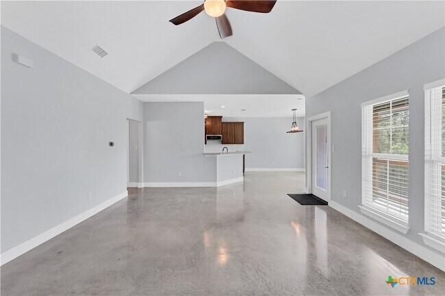 Building Photo - 1355 Estate Dr