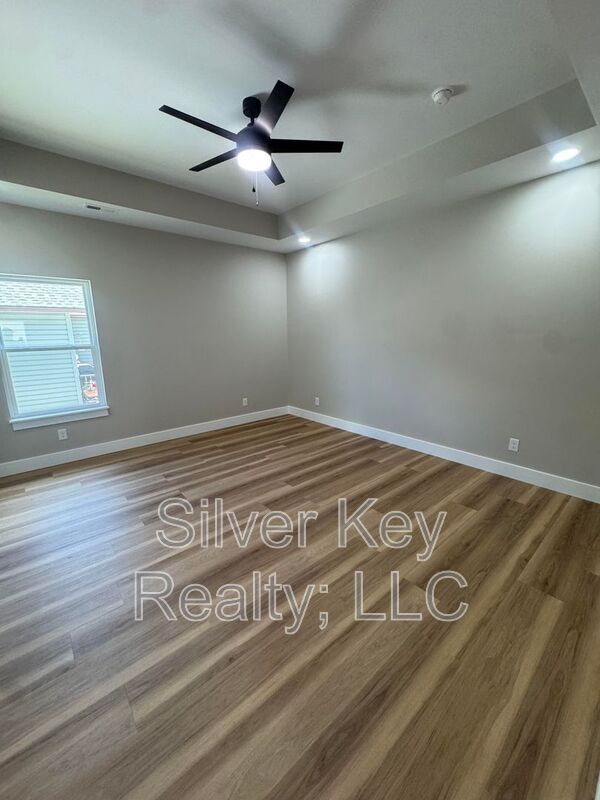 Building Photo - 924 Stratford Ave