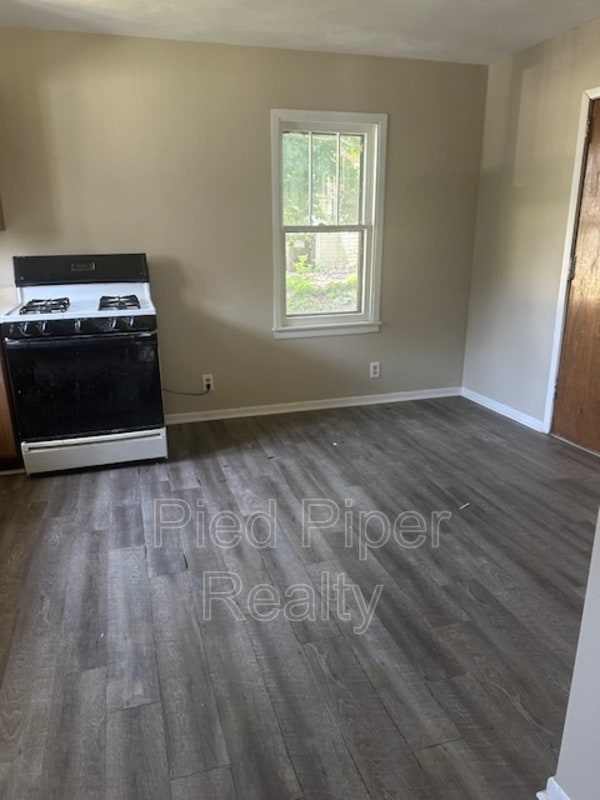 Building Photo - 404 N Nursery Ave