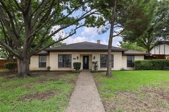 Building Photo - 2825 Knollwood Dr