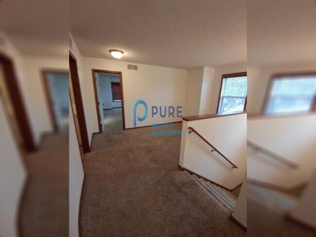 Building Photo - Woodbury 3 BR /2 BA Pet friendly Townhouse...