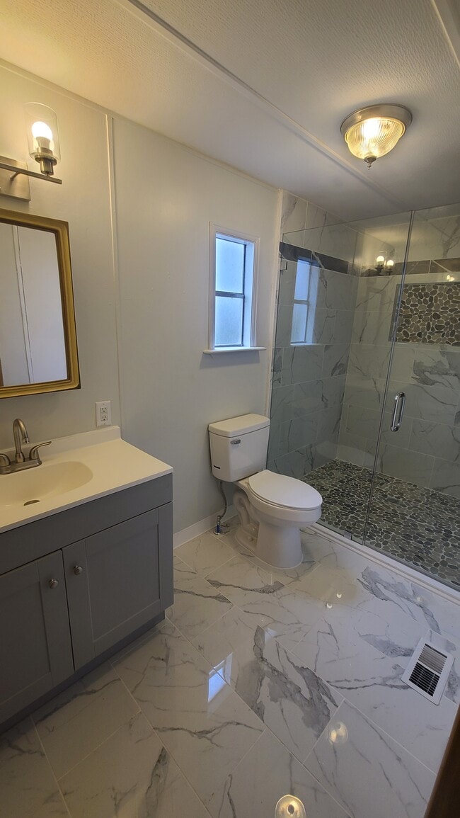 Building Photo - 2901 Stallion Dr