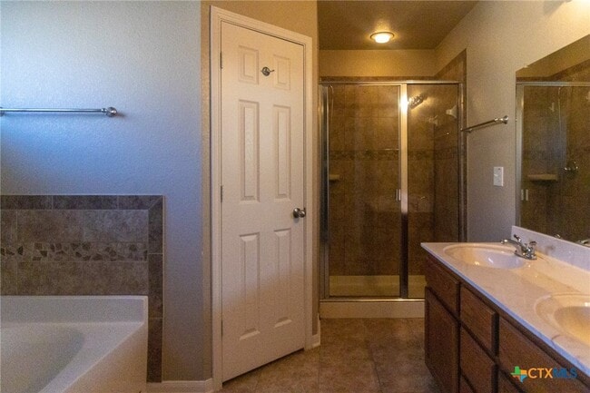 Building Photo - 217 Pointer St