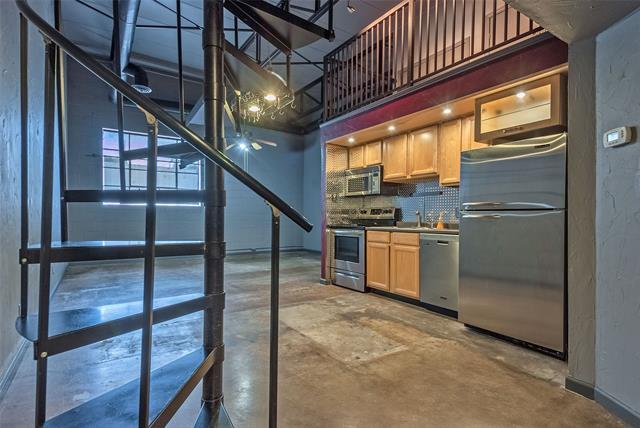 Building Photo - 215 N Walton St