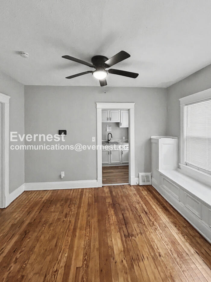 Building Photo - 2932 E 118th St