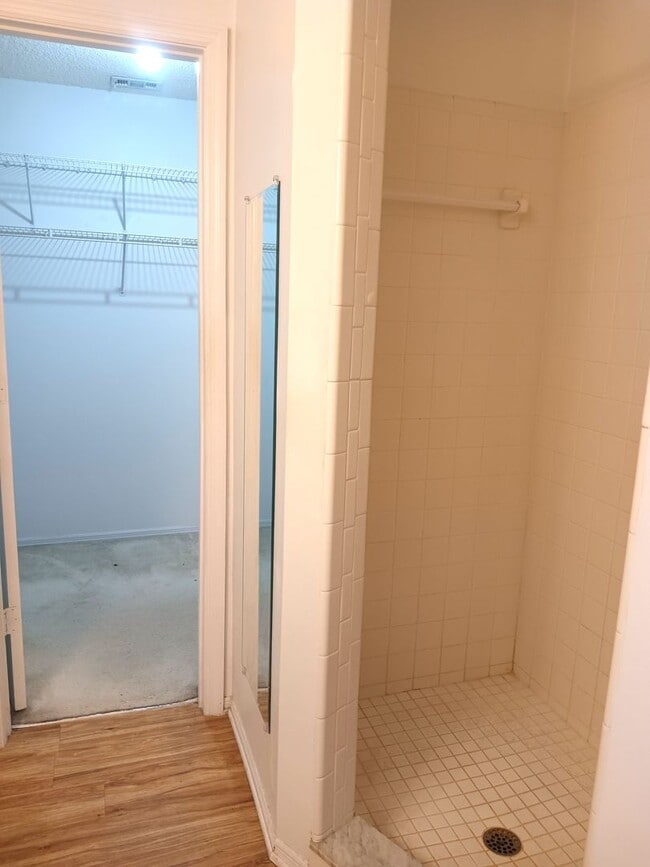 Building Photo - SUMMER SPECIAL 1/2 OFF FIRST MONTH'S RENT ...