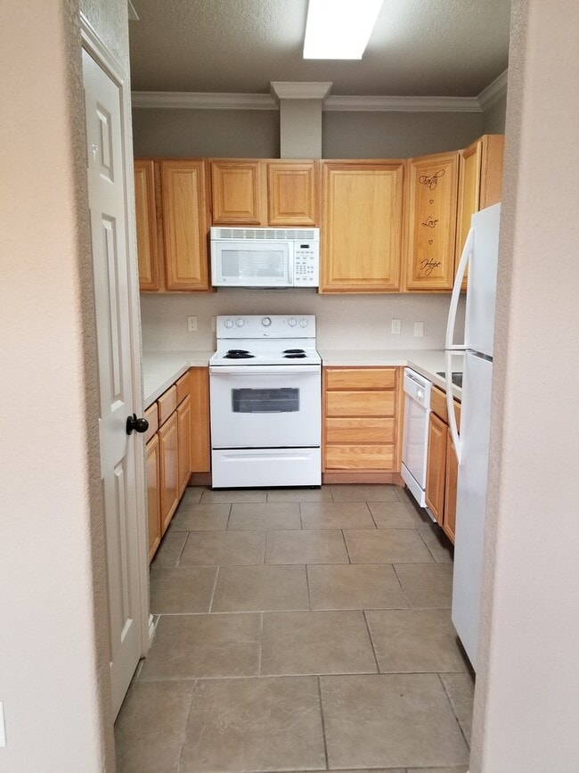 Building Photo - College Station - 3 Bedroom - 3 Bath - Duplex - Fenced Yard.