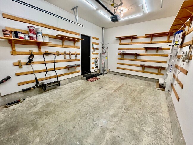 Building Photo - ** HALF MONTH'S FREE RENT **Modern 3bd/2.5...