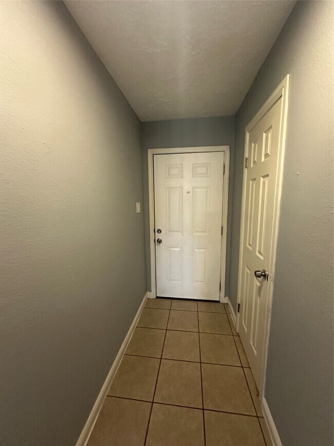 Building Photo - 8636 Village of Fondren