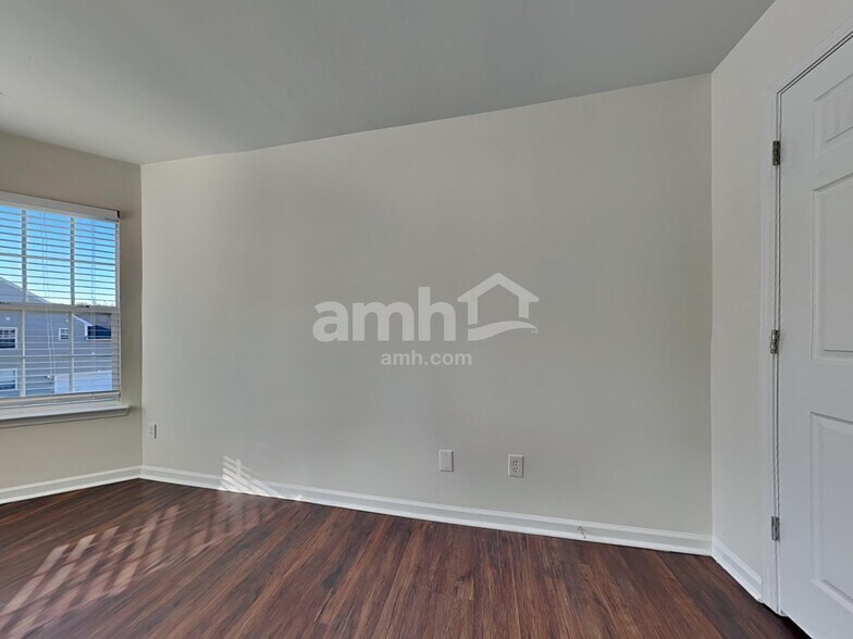 Building Photo - 7207 Tanners Creek Dr