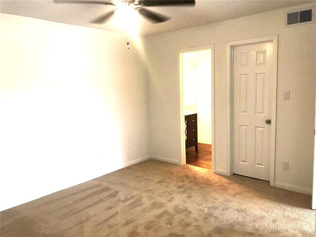 Building Photo - 2750 Holly Hall St