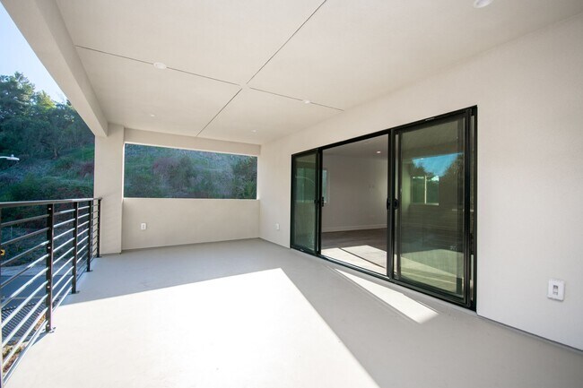 Building Photo - DunstanSt - 2270