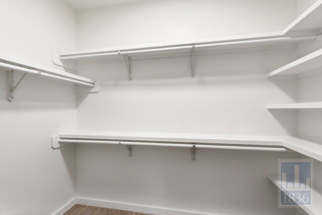 Building Photo - 505 Thelma Dr