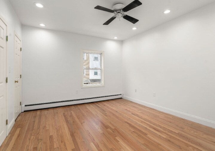 Building Photo - 431 E 6th St