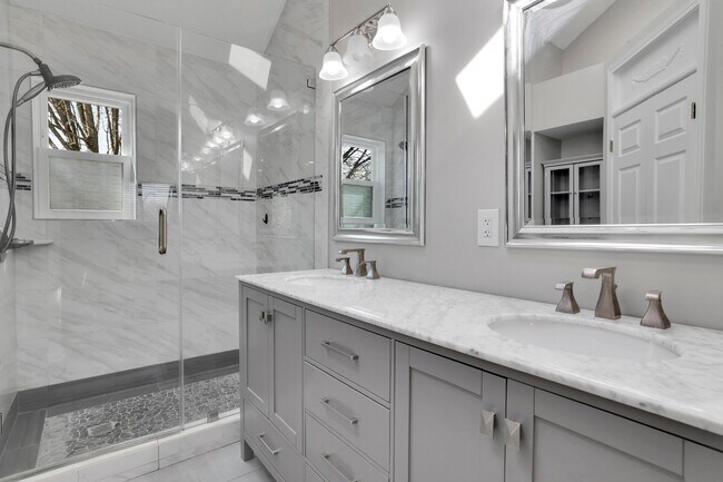 Building Photo - 2250 Goodwood Blvd SE