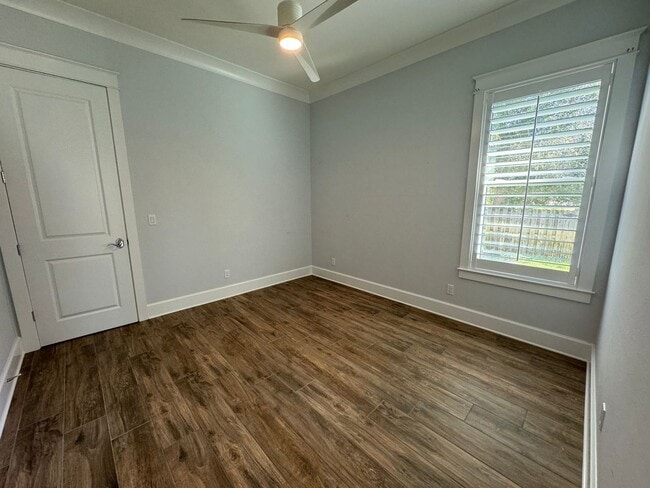 Building Photo - Grand Point East - 4 Bedroom, 3 Bathroom w...