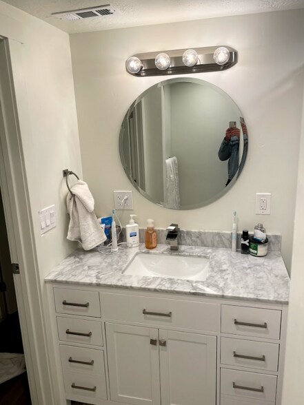 Building Photo - 1221 N 100 E