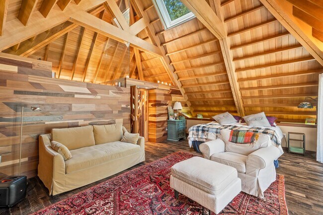 Building Photo - Private Architectural Estate Minutes from Westerly Beaches