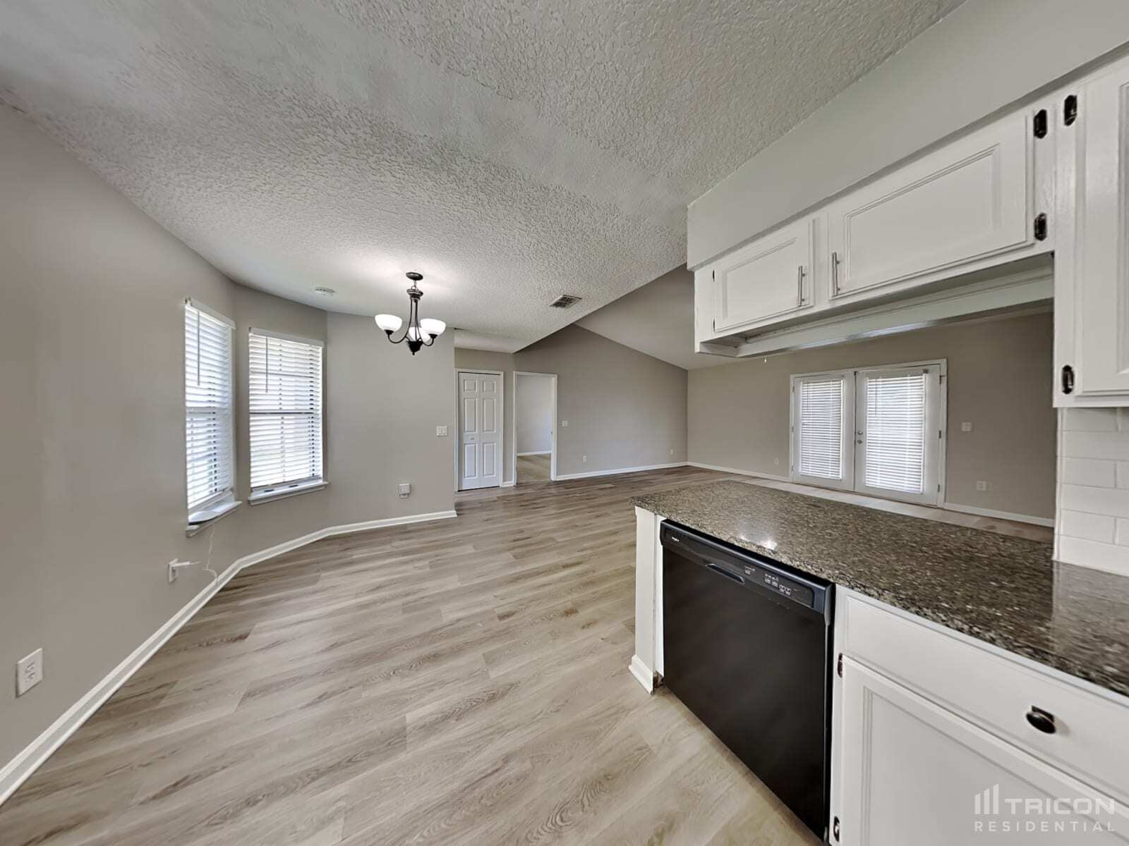 Building Photo - 13131 Leatherleaf Dr S