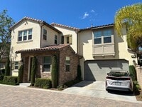 Building Photo - Stunning 3 Bed 2.5 Bath Home with Office in Lake Forest!