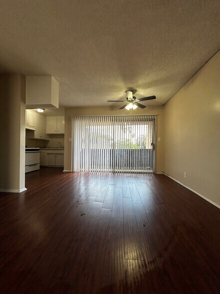 Building Photo - 882 N Los Robles Ave