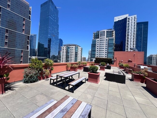 Building Photo - Epic REA - Spacious & Open floor plan 1BR +1BA in the Rincon Hill neighborhood