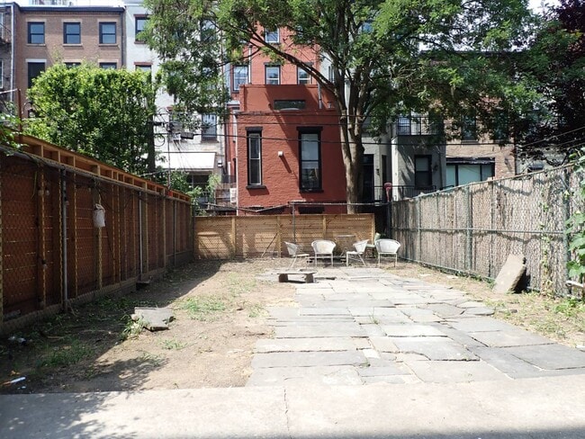 Building Photo - 250 Carlton Ave