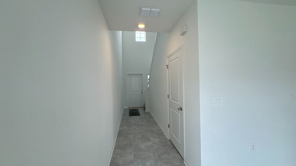 Building Photo - 3430 Howell Dr