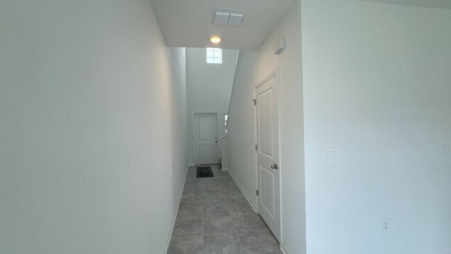 Building Photo - 3430 Howell Dr