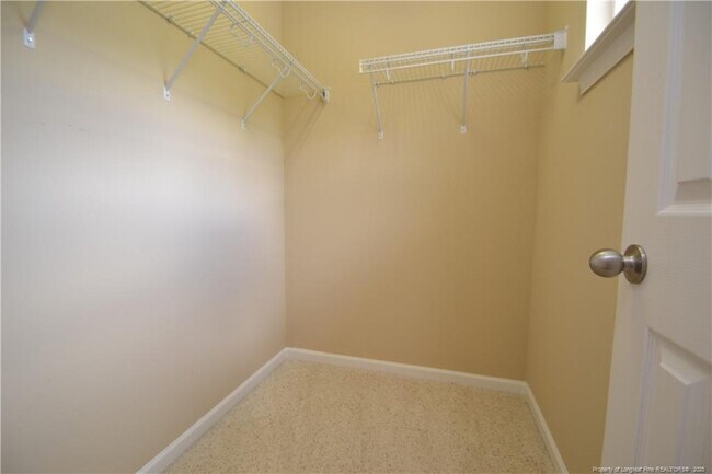 Building Photo - 118 Brookview St