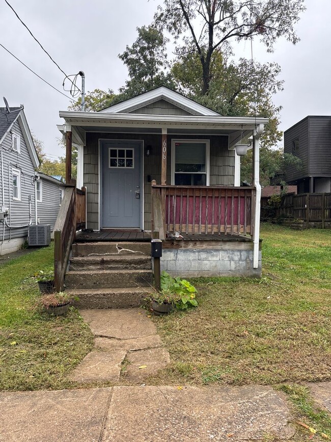 Primary Photo - 606 N Upper St