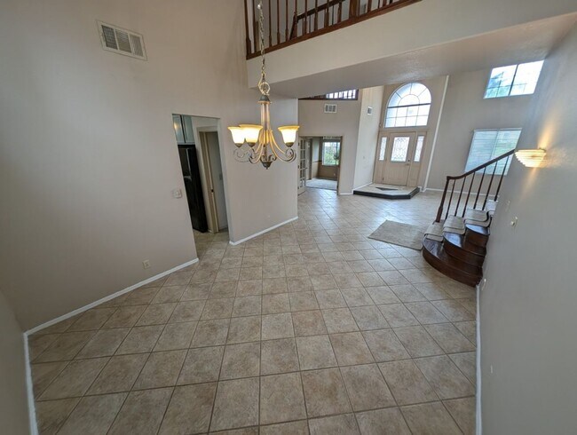 Building Photo - 2704 N Ontario Dr