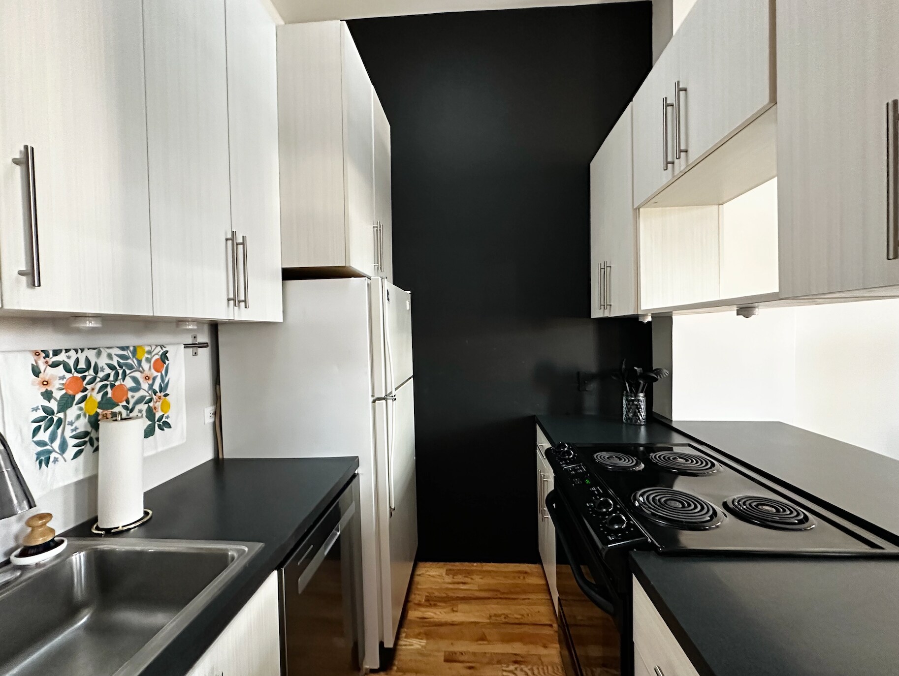 Kitchen - 1906 N Hermitage Ave