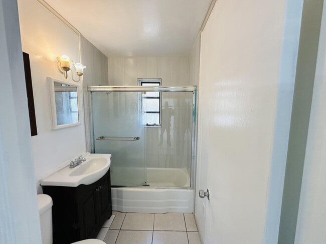 Building Photo - 3014 Vassallo Ave